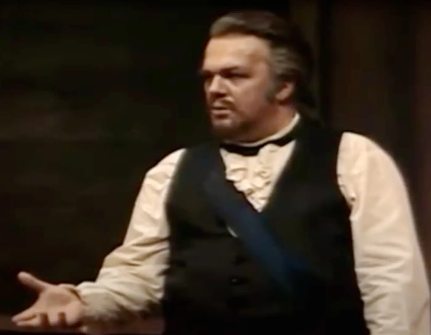 Louis and Pavarotti in Ballo in Maschera at the Met